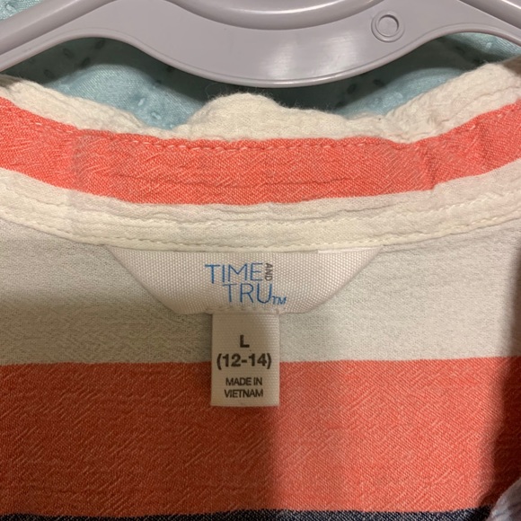 Time and Tru button up Shirt - Picture 3 of 5